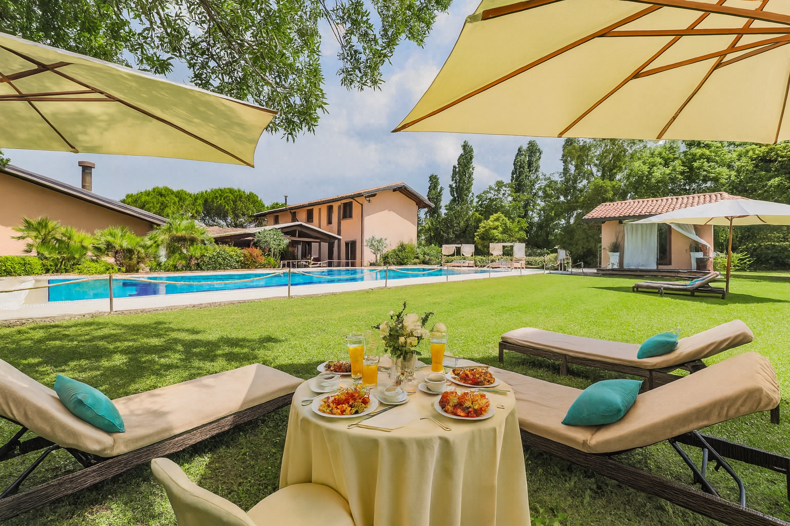 Tavolo esterno per pranzo in Boutique Hotel in Romagna - Villa Monet